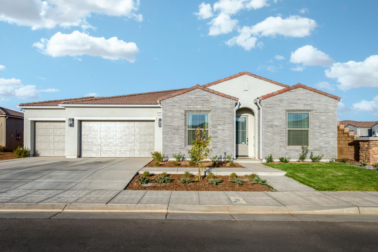 1609 Atlantica Drive South, Madera, CA 93636