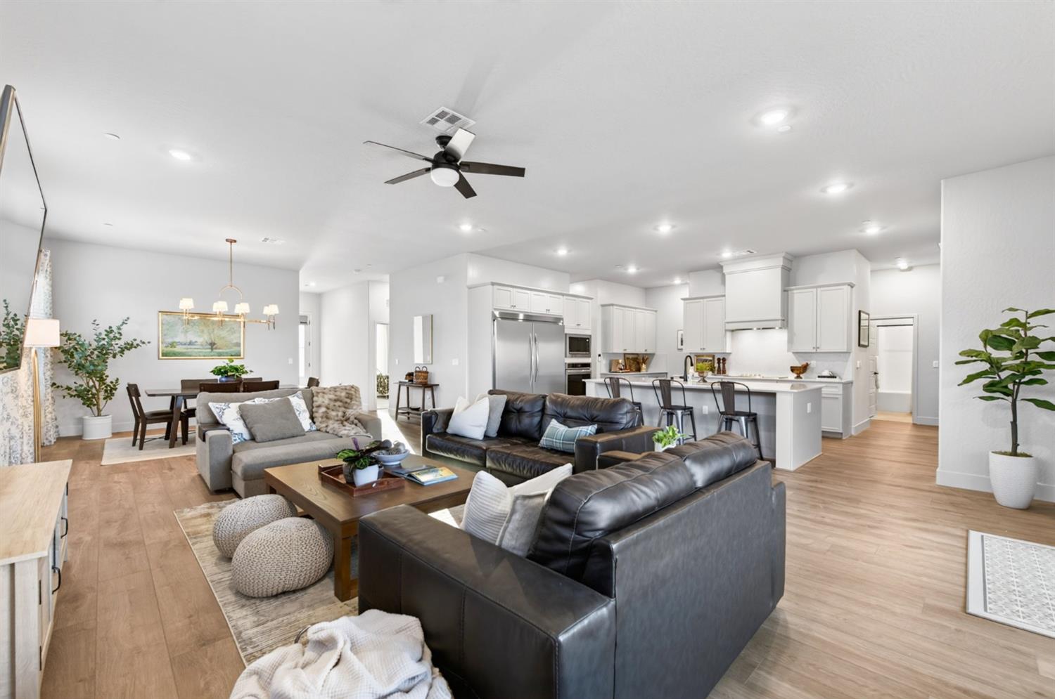 1609 Atlantica Drive South, Madera, CA 93636