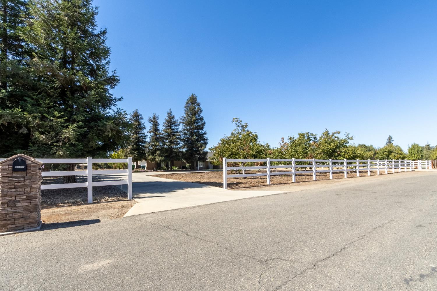 3589 N Markay Ave, Sanger, CA 93657