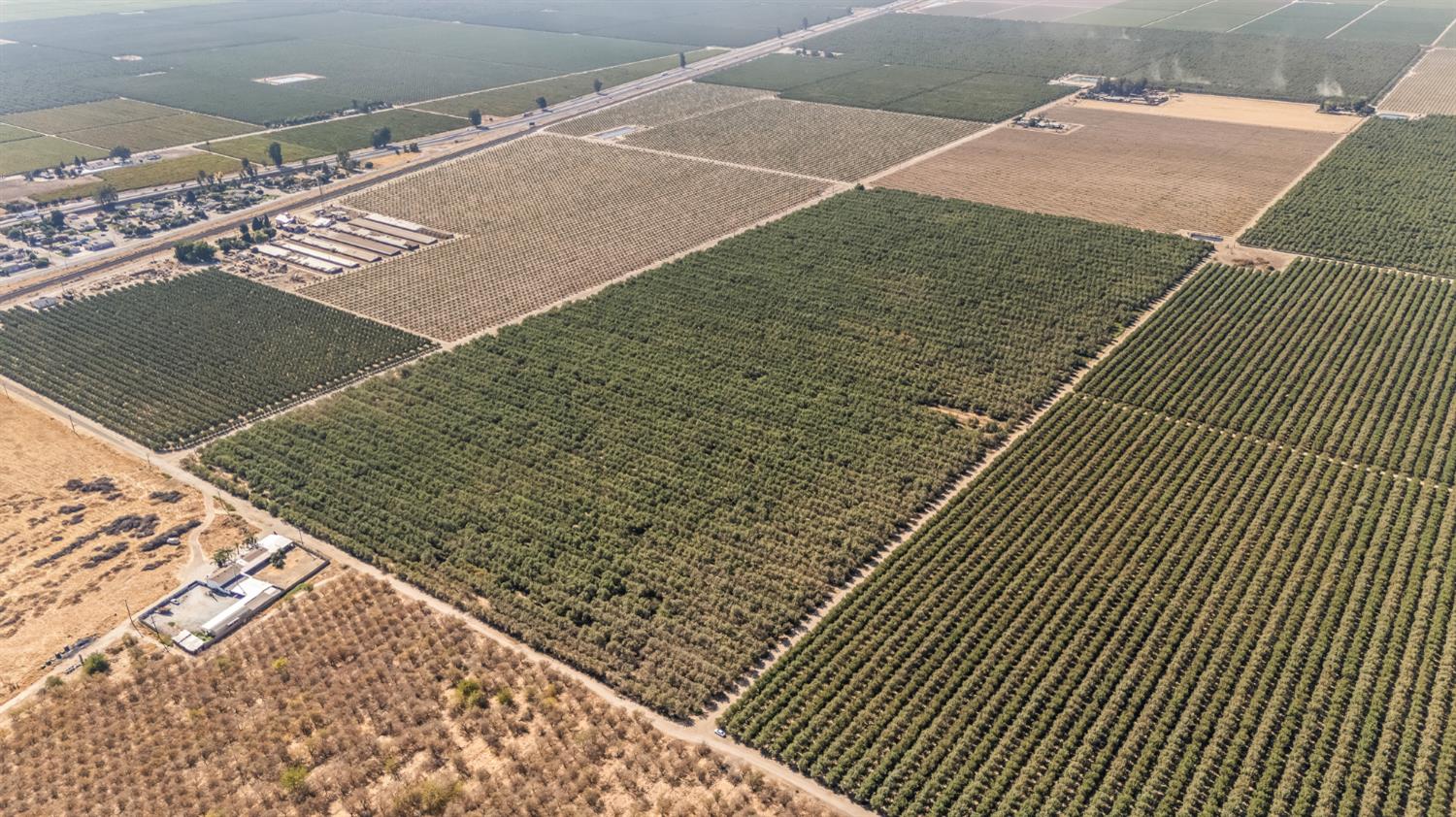 1 Armstrong Ave, Earlimart, CA 93219