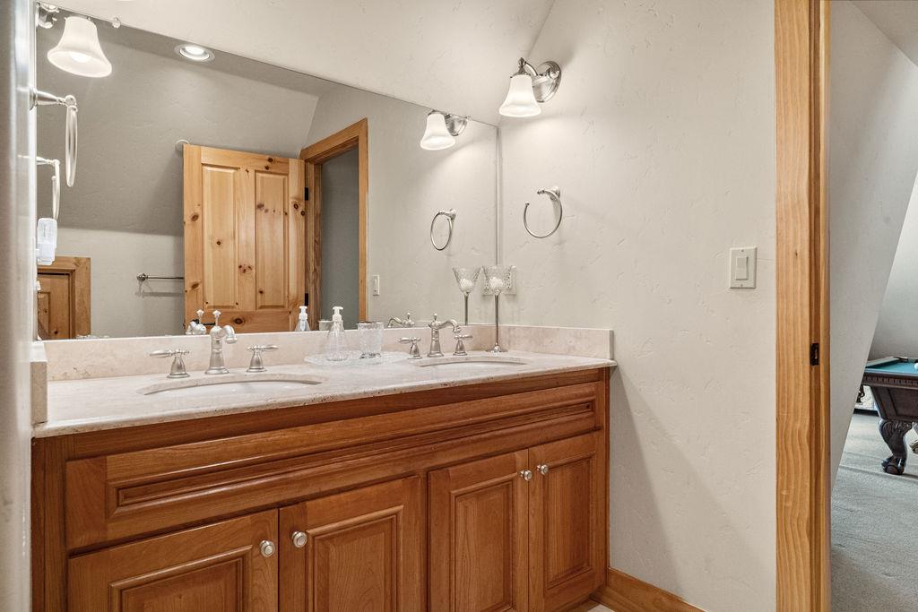 39756 Wishing Well Dr, Bass Lake, CA 93604