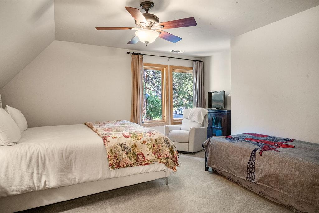 39756 Wishing Well Dr, Bass Lake, CA 93604