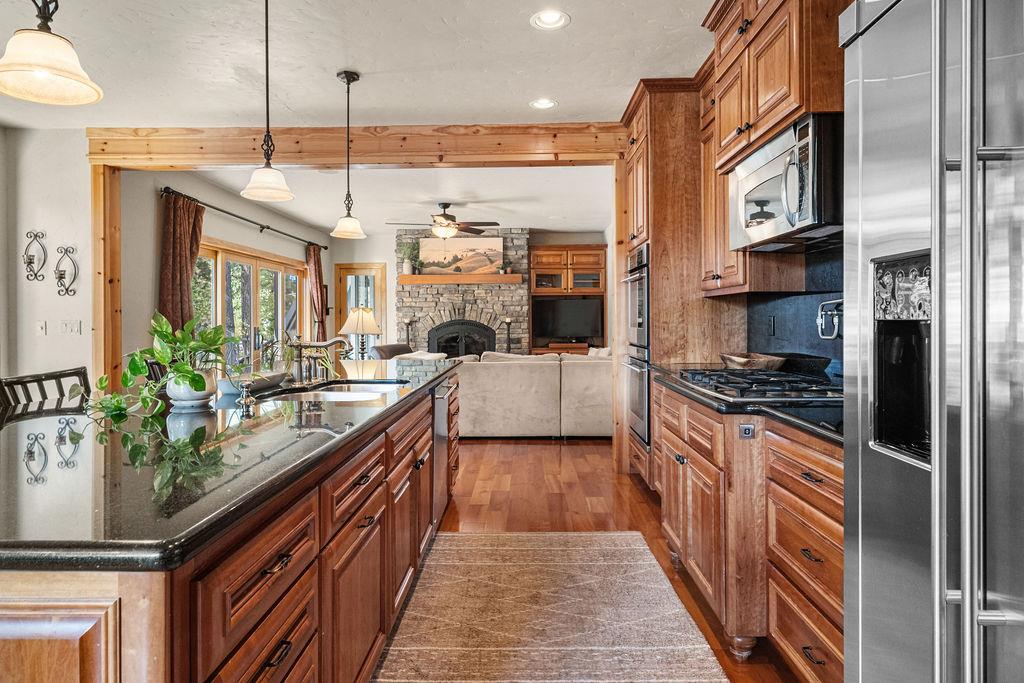 39756 Wishing Well Dr, Bass Lake, CA 93604