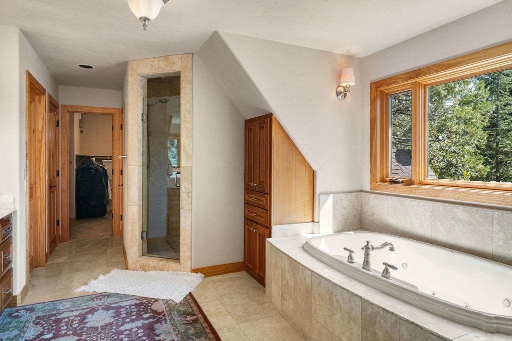 39756 Wishing Well Dr, Bass Lake, CA 93604