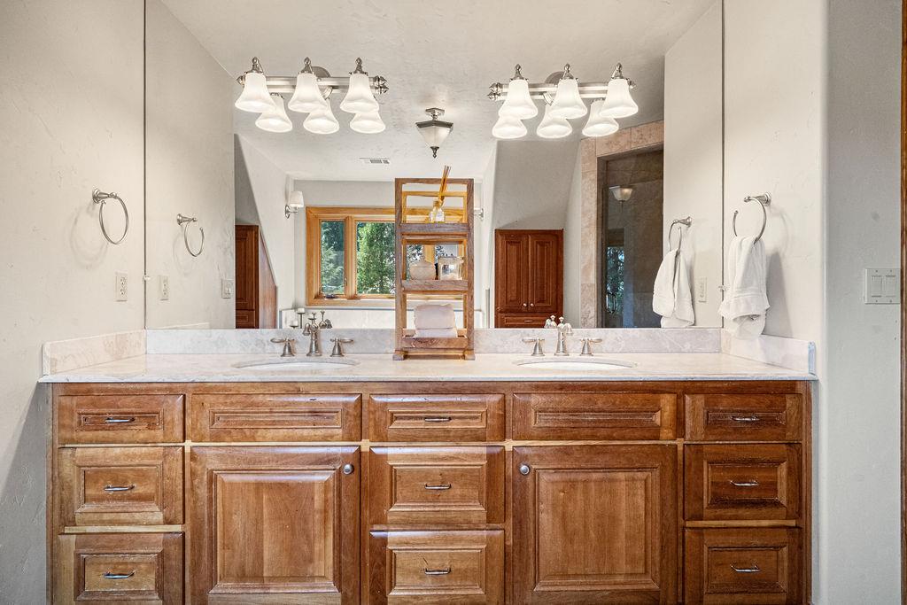 39756 Wishing Well Dr, Bass Lake, CA 93604