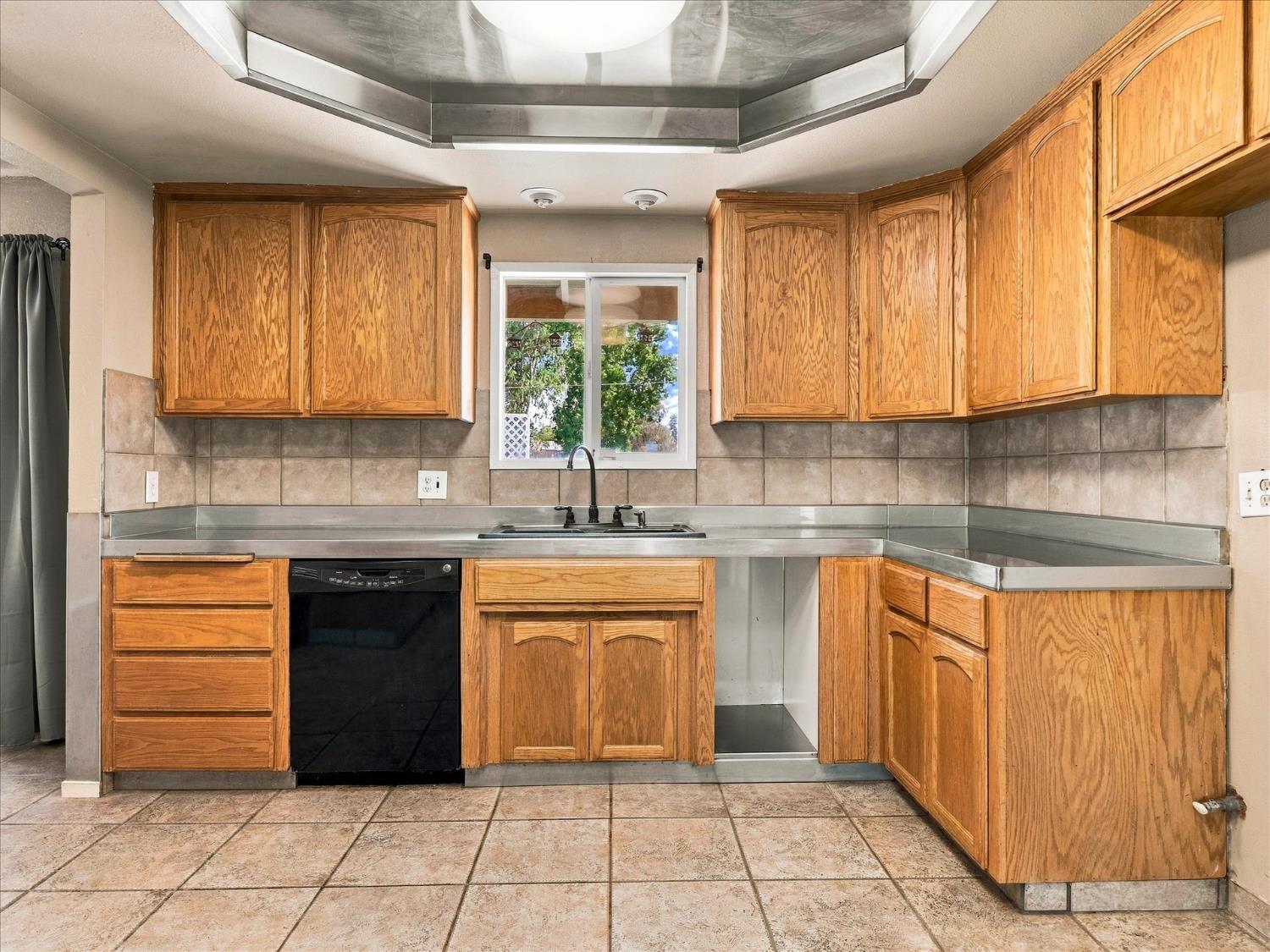 18769 Farallon Rd, Madera, CA 93638