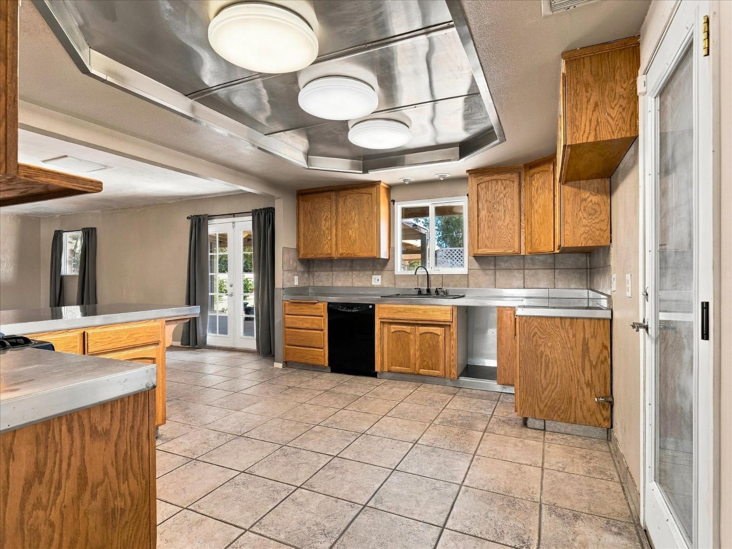 18769 Farallon Rd, Madera, CA 93638