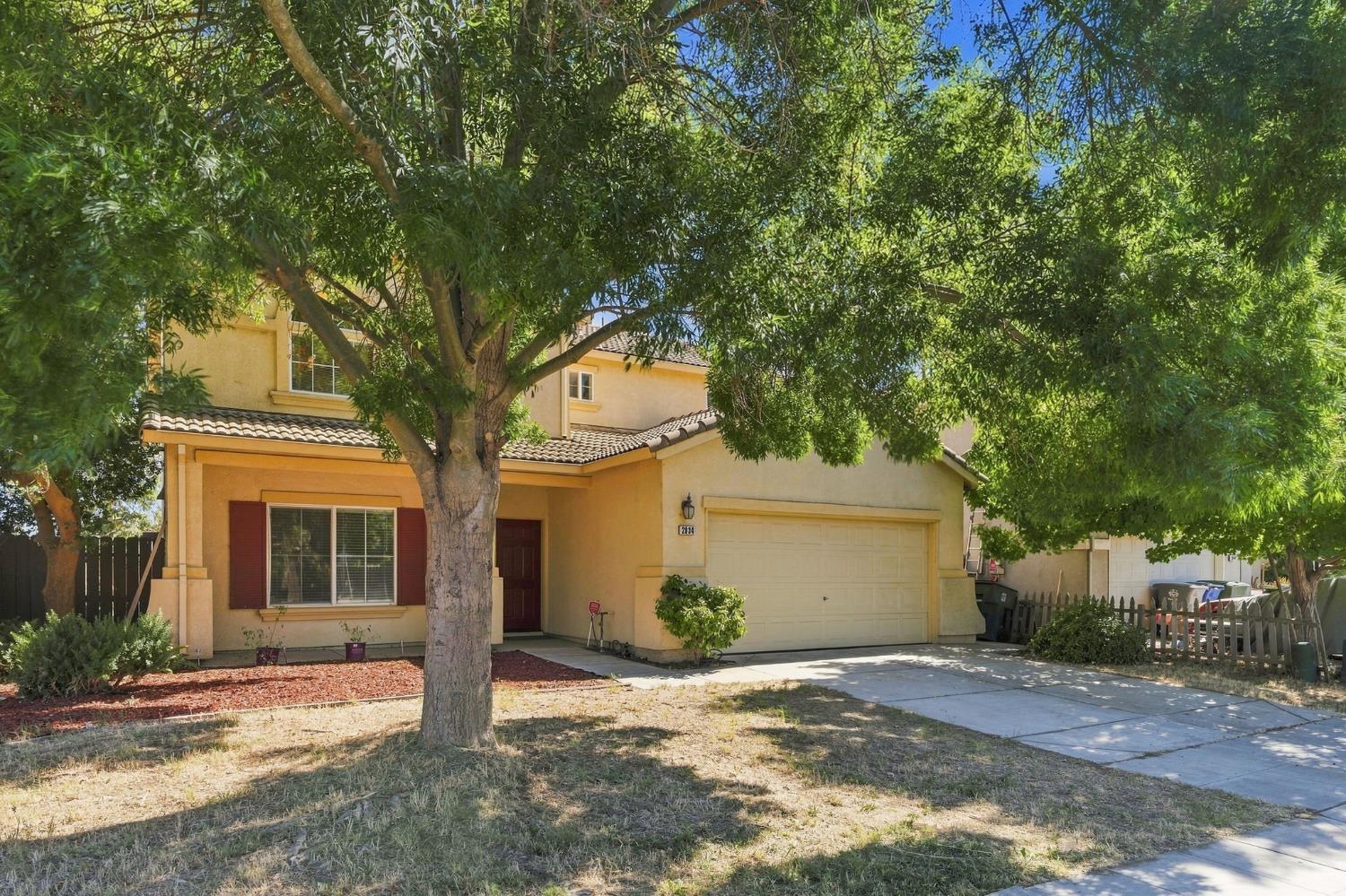 2834 Cherry Tree Ln, Madera, CA 93637