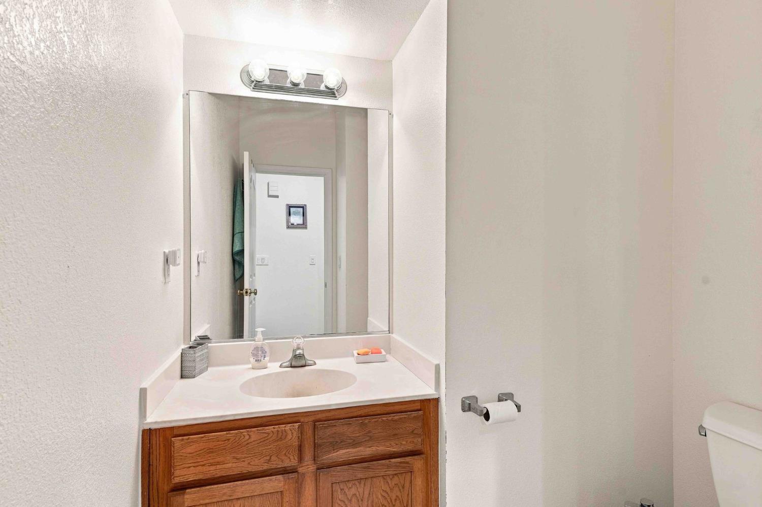 2834 Cherry Tree Ln, Madera, CA 93637