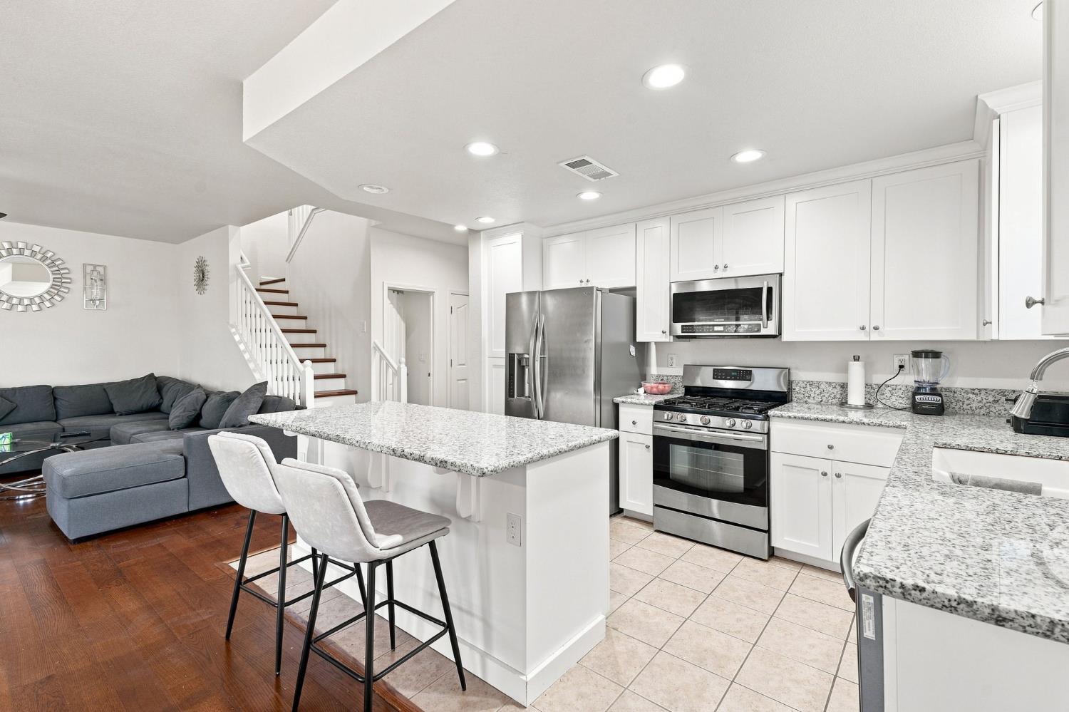 2834 Cherry Tree Ln, Madera, CA 93637