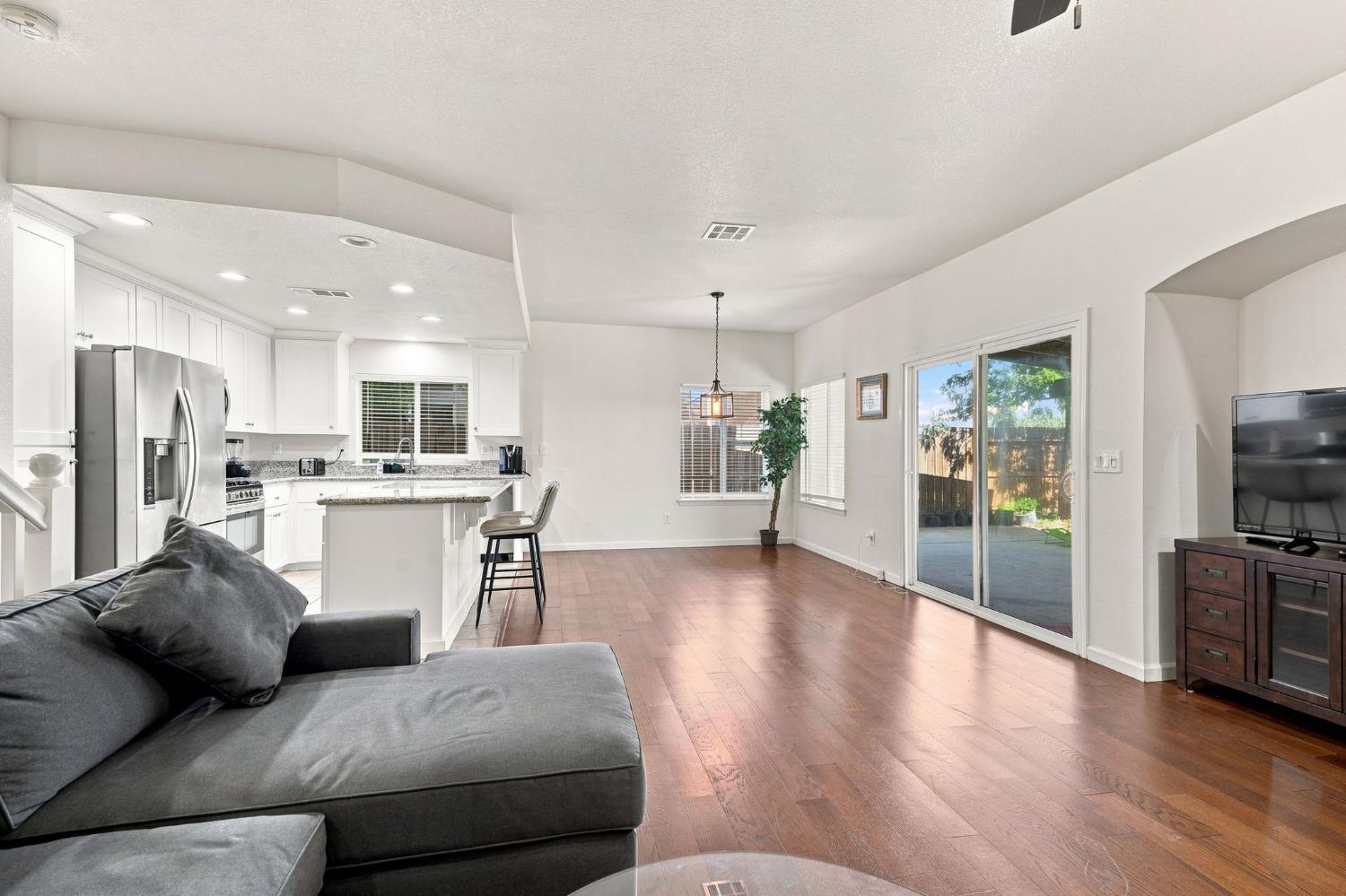 2834 Cherry Tree Ln, Madera, CA 93637
