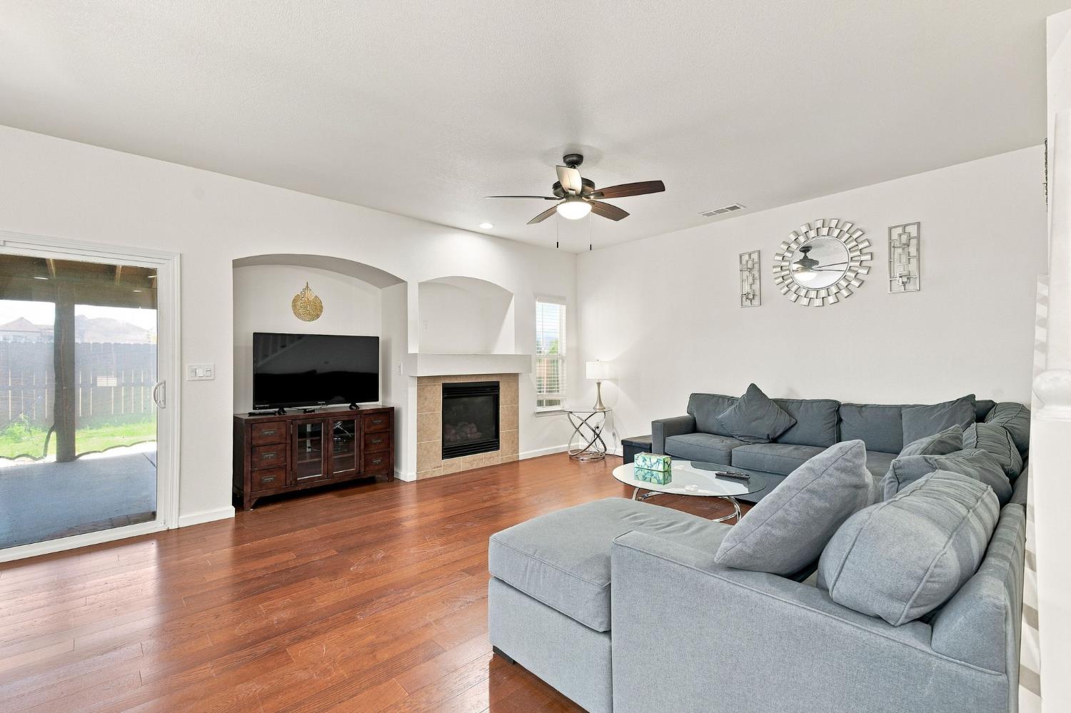 2834 Cherry Tree Ln, Madera, CA 93637