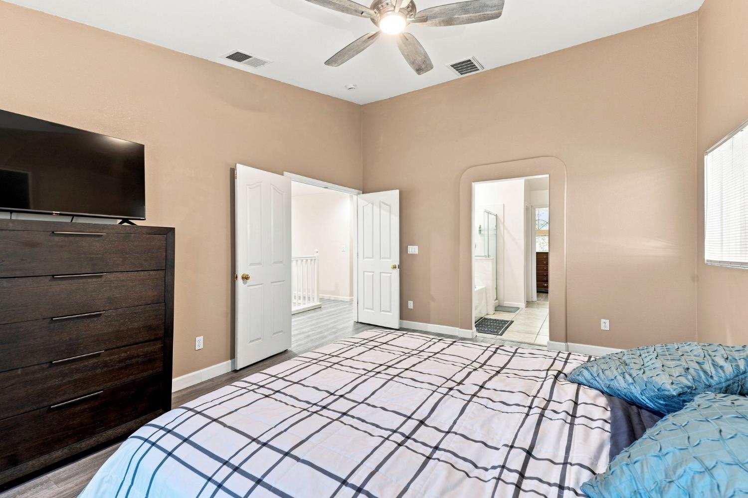 2834 Cherry Tree Ln, Madera, CA 93637