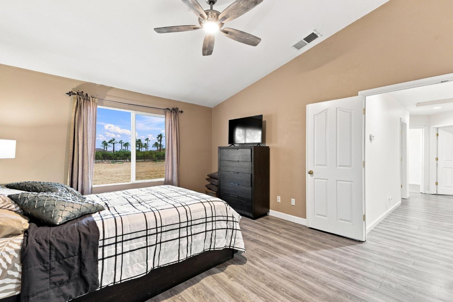 2834 Cherry Tree Ln, Madera, CA 93637