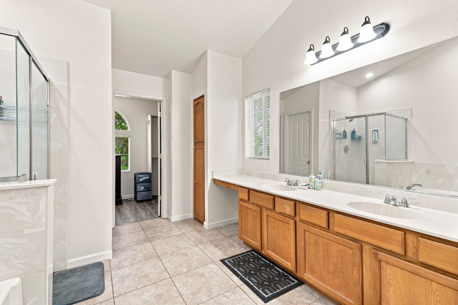 2834 Cherry Tree Ln, Madera, CA 93637