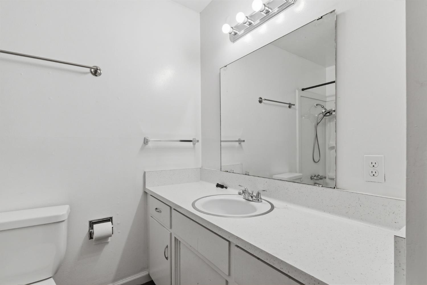 175 S 19Th Ave, Lemoore, CA 93245