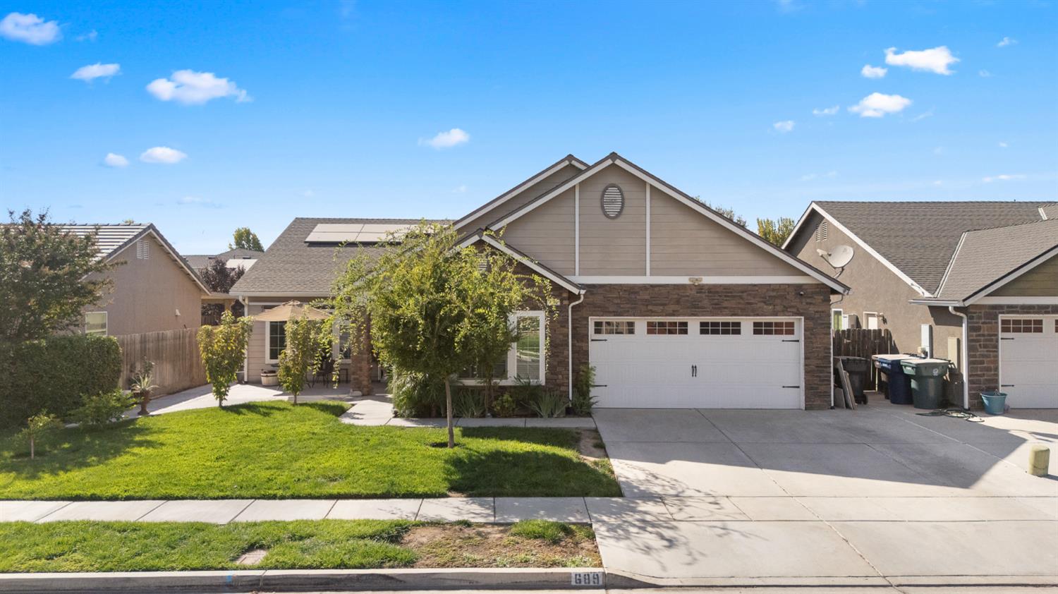 689 Montana De Oro St, Tulare, CA 93274