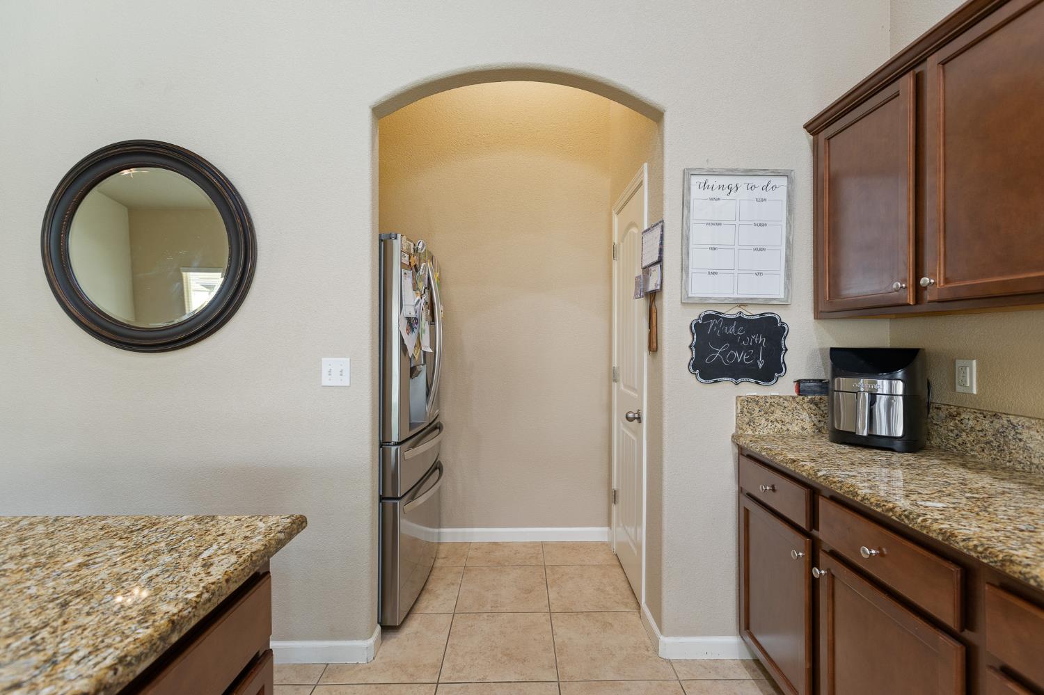 689 Montana De Oro St, Tulare, CA 93274
