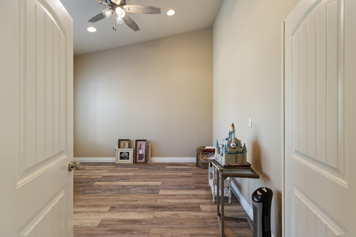 689 Montana De Oro St, Tulare, CA 93274