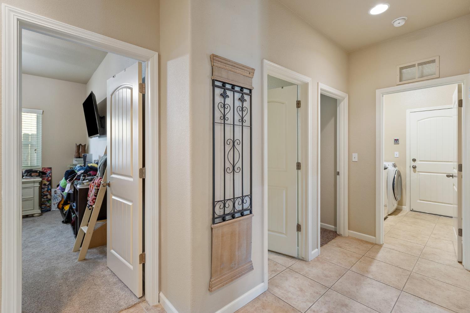 689 Montana De Oro St, Tulare, CA 93274