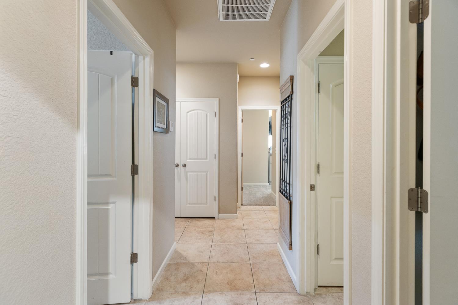 689 Montana De Oro St, Tulare, CA 93274