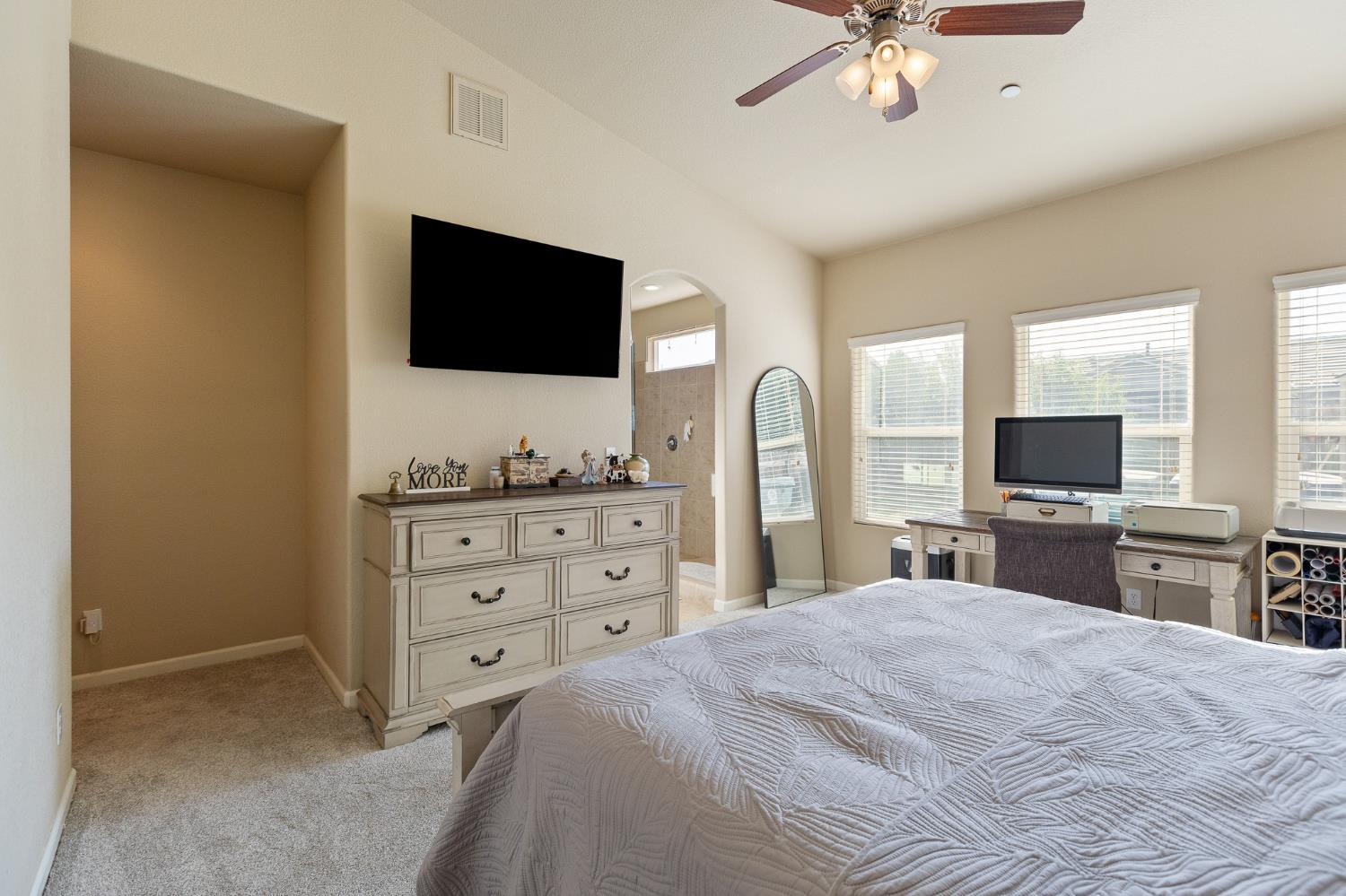 689 Montana De Oro St, Tulare, CA 93274
