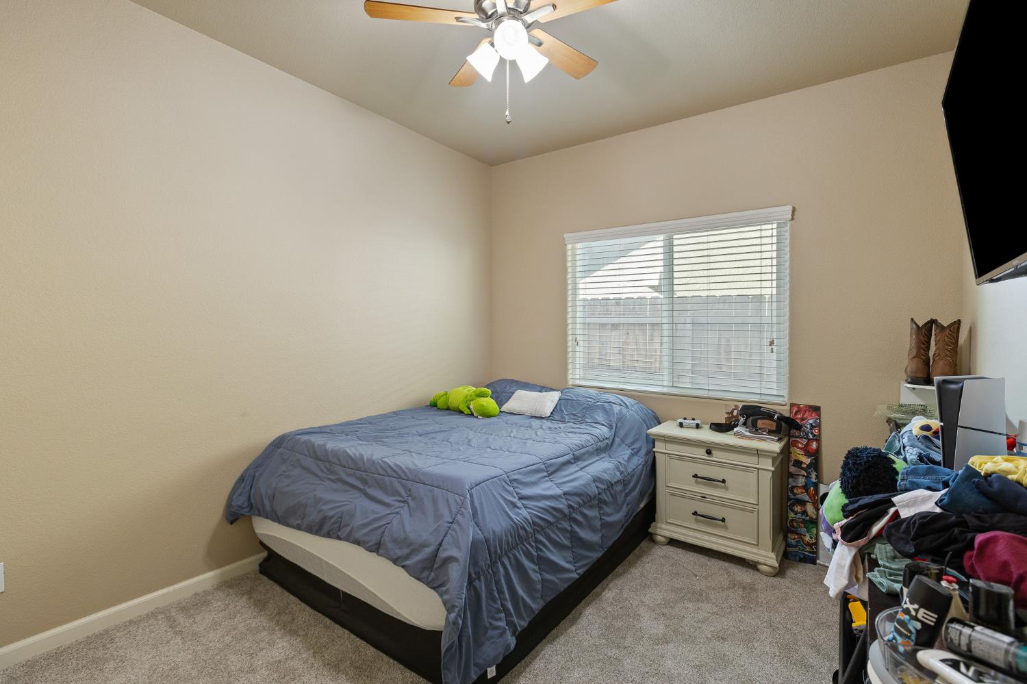 689 Montana De Oro St, Tulare, CA 93274