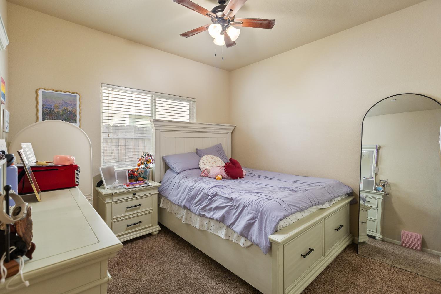 689 Montana De Oro St, Tulare, CA 93274