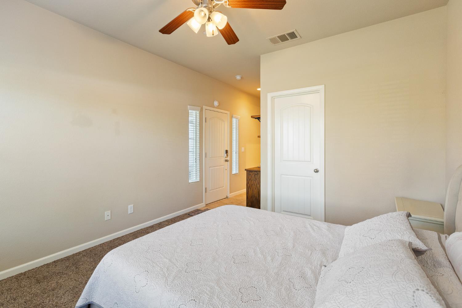 689 Montana De Oro St, Tulare, CA 93274