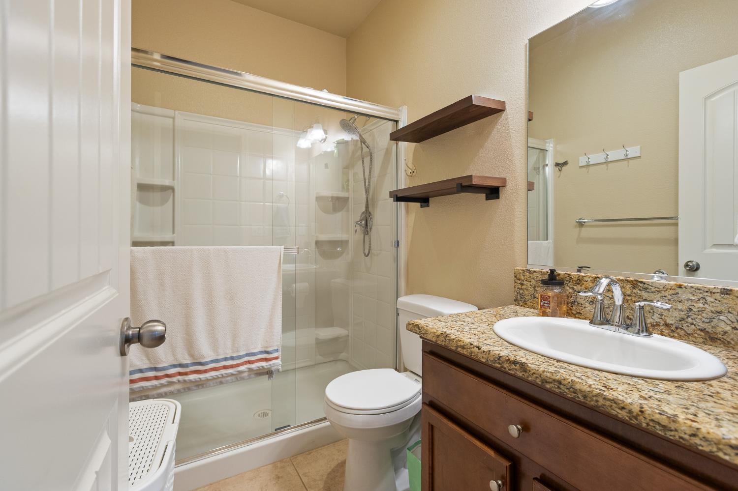 689 Montana De Oro St, Tulare, CA 93274