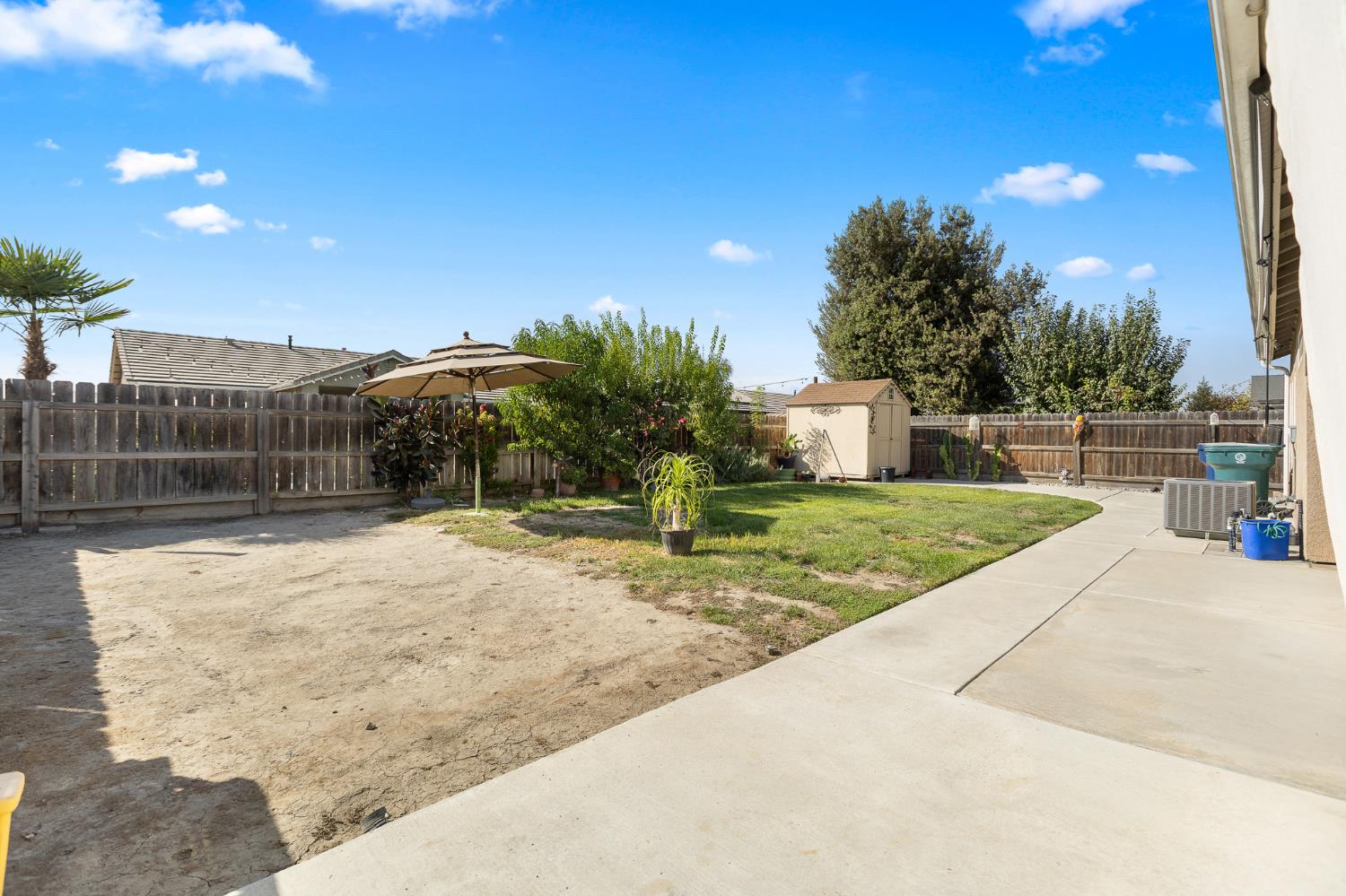 689 Montana De Oro St, Tulare, CA 93274