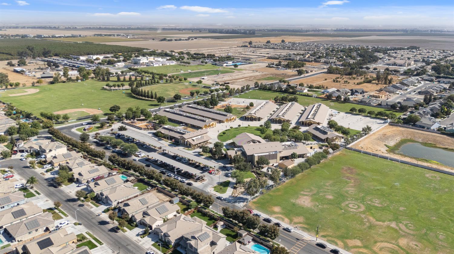 689 Montana De Oro St, Tulare, CA 93274
