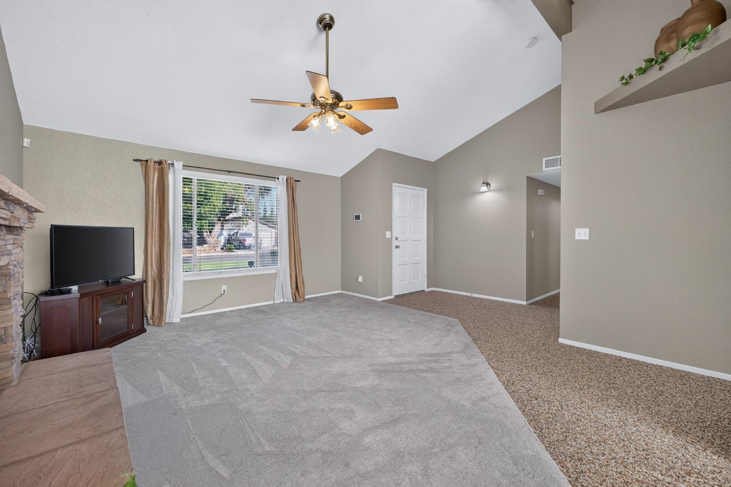 6302 N Delbert Ave, Fresno, CA 93722