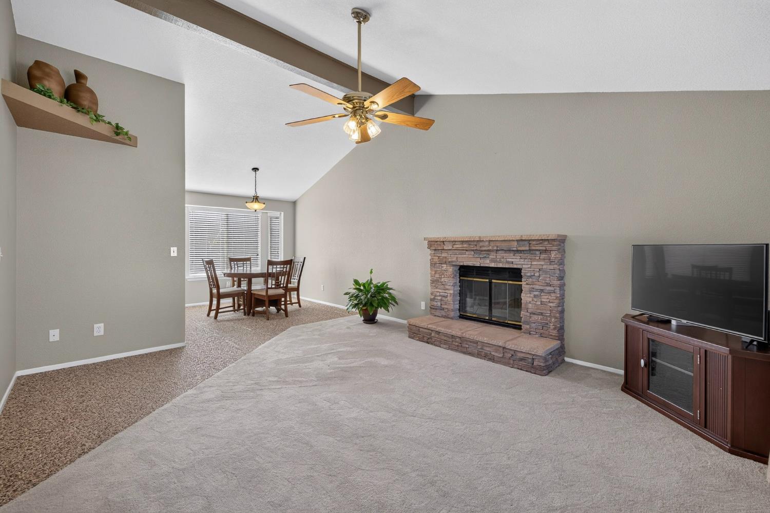 6302 N Delbert Ave, Fresno, CA 93722