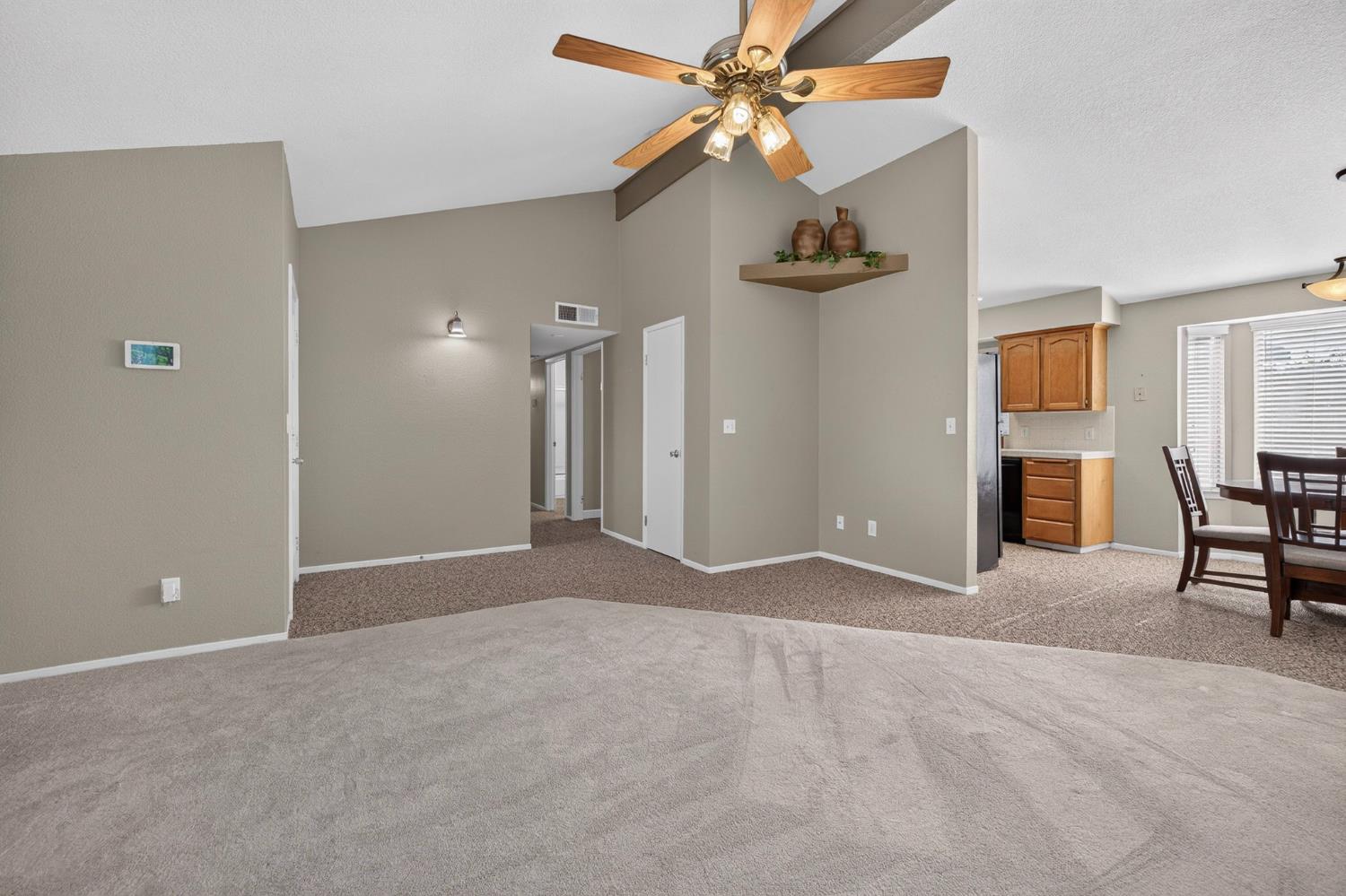 6302 N Delbert Ave, Fresno, CA 93722