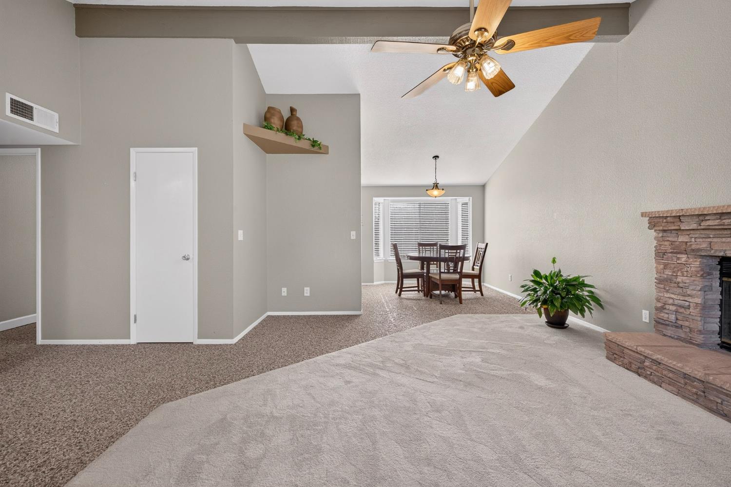 6302 N Delbert Ave, Fresno, CA 93722