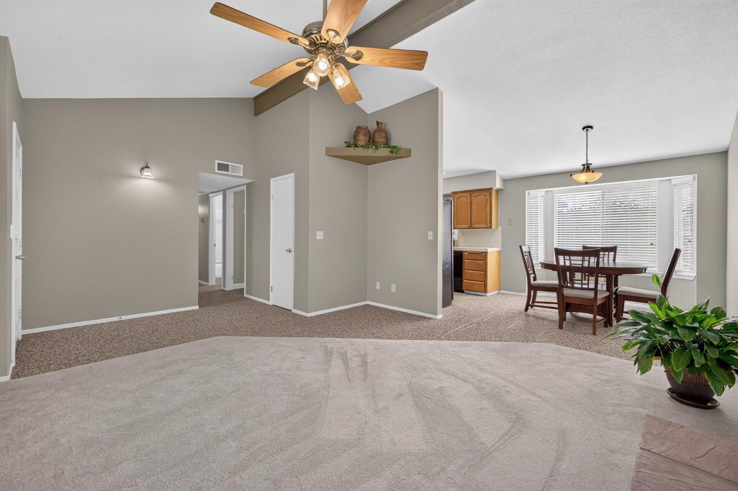 6302 N Delbert Ave, Fresno, CA 93722