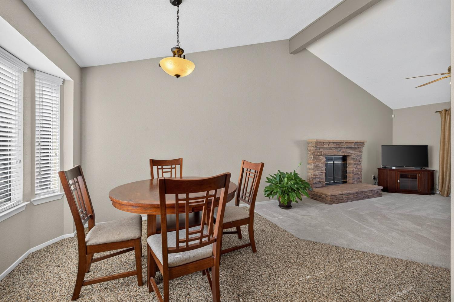 6302 N Delbert Ave, Fresno, CA 93722