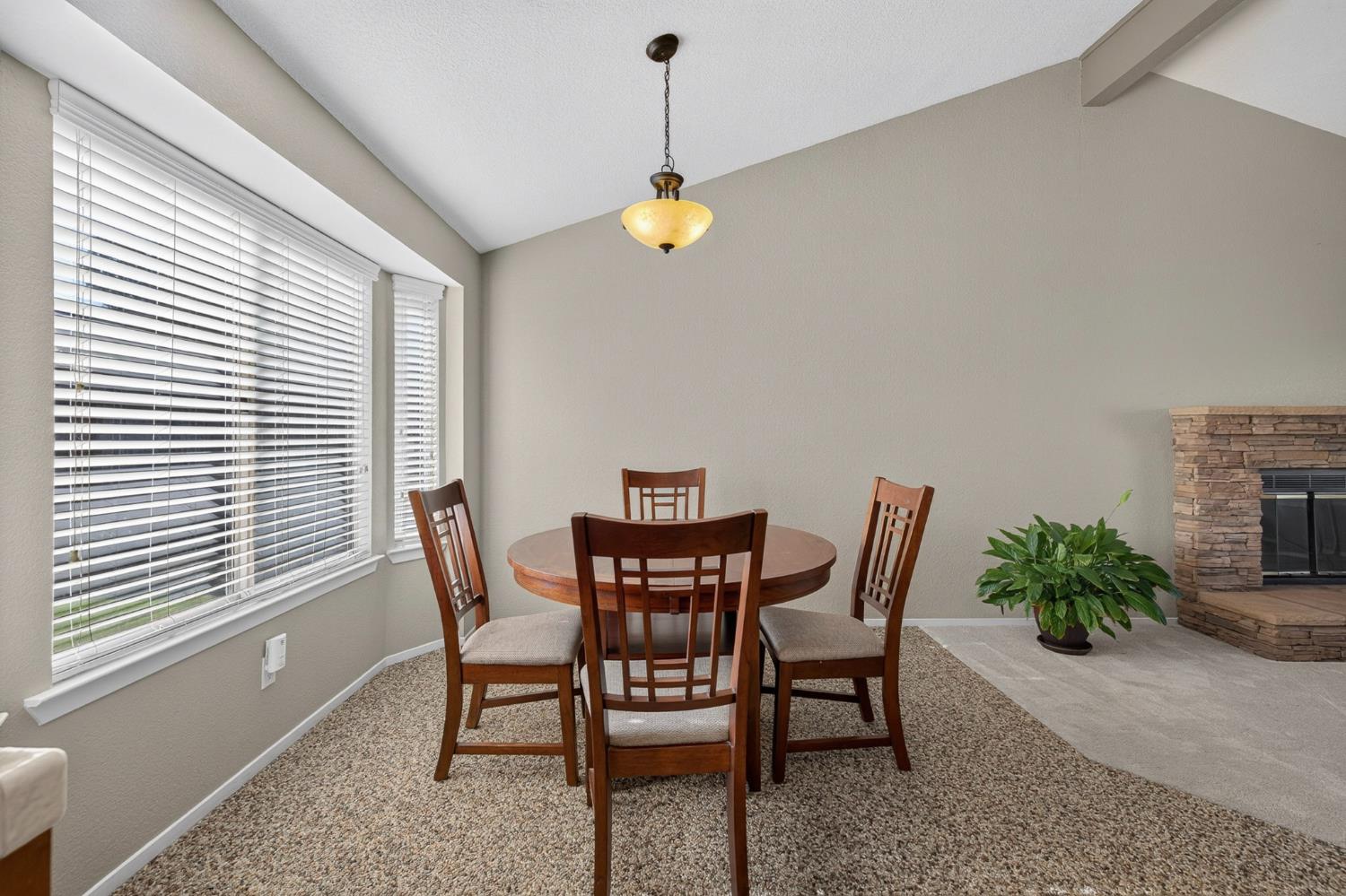 6302 N Delbert Ave, Fresno, CA 93722