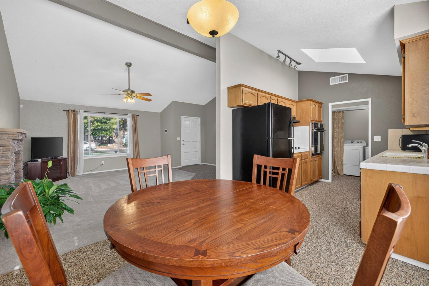6302 N Delbert Ave, Fresno, CA 93722