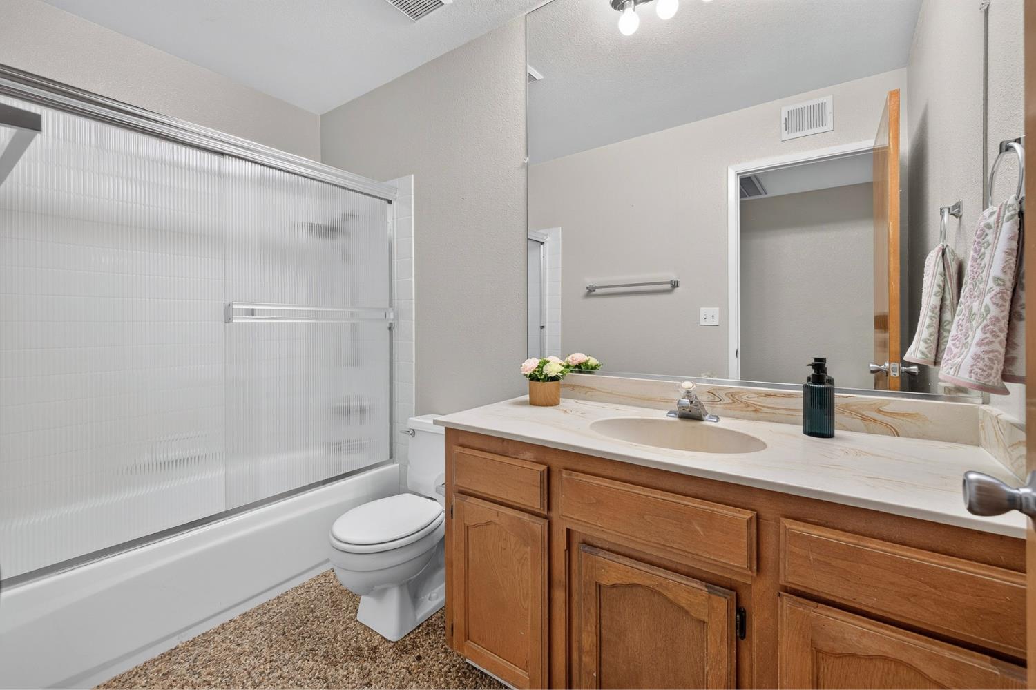 6302 N Delbert Ave, Fresno, CA 93722