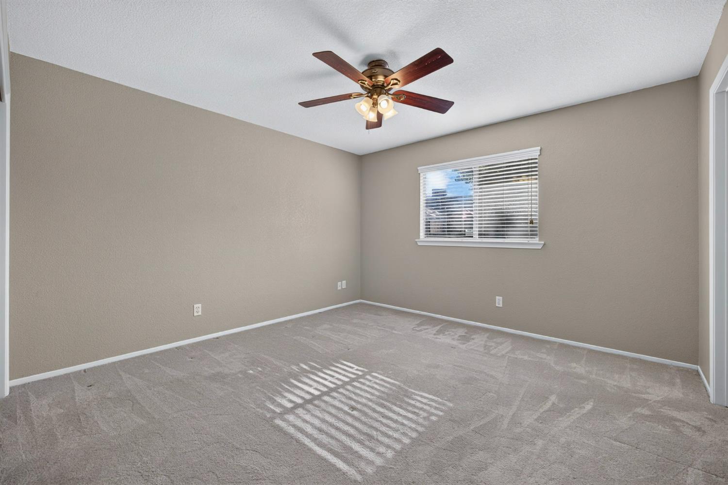 6302 N Delbert Ave, Fresno, CA 93722