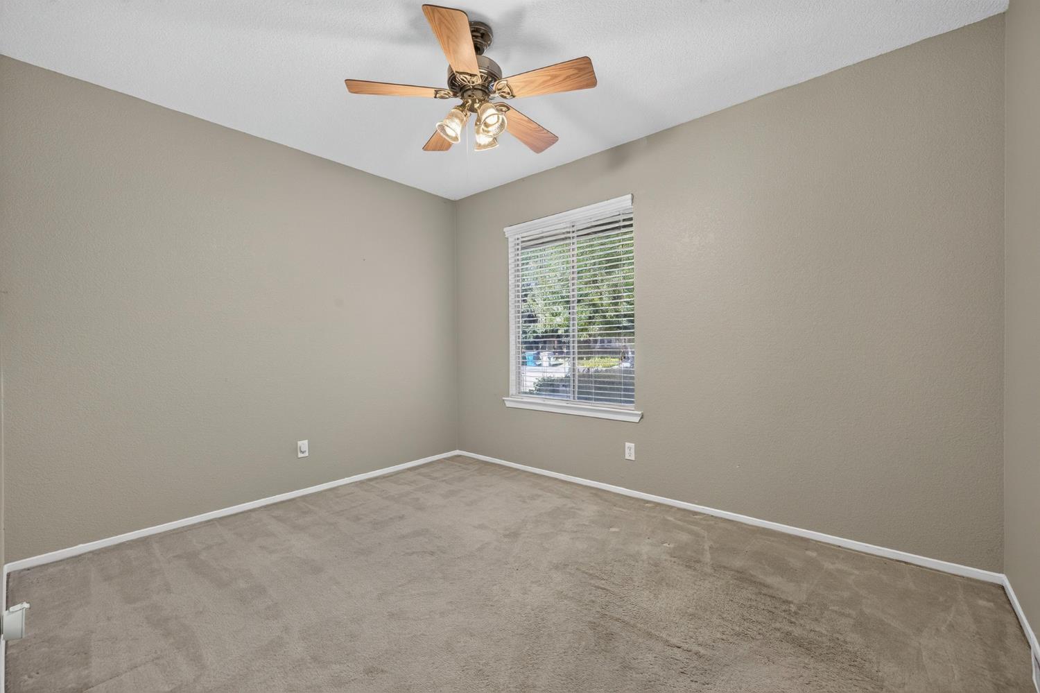 6302 N Delbert Ave, Fresno, CA 93722