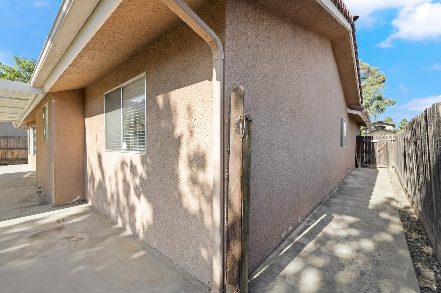 6302 N Delbert Ave, Fresno, CA 93722