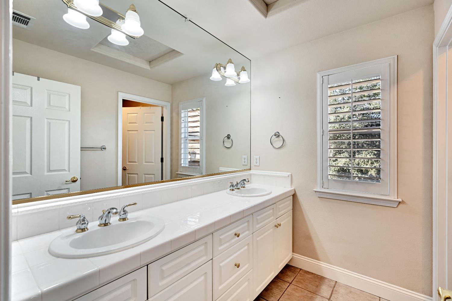 10547 N Laurel Valley Dr, Fresno, CA 93730