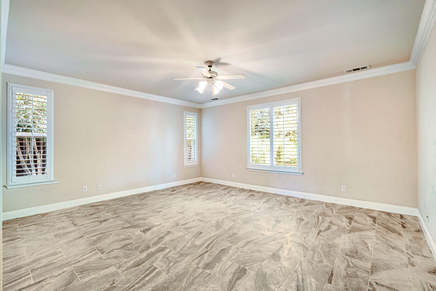 10547 N Laurel Valley Dr, Fresno, CA 93730