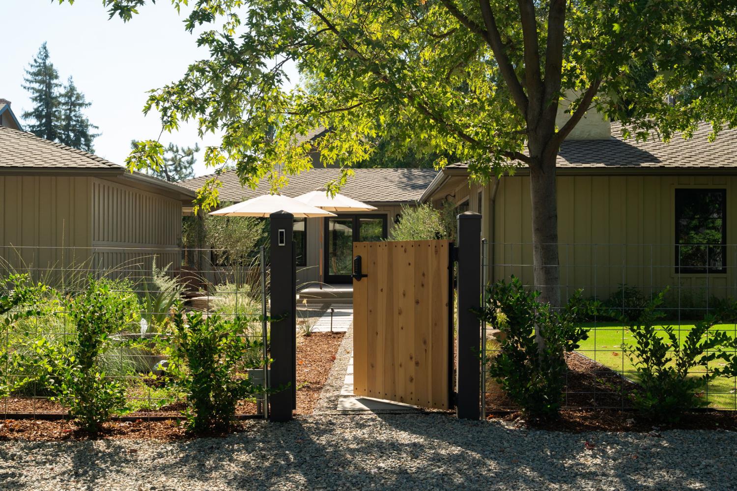 4933 N Wishon Ct, Fresno, CA 93704