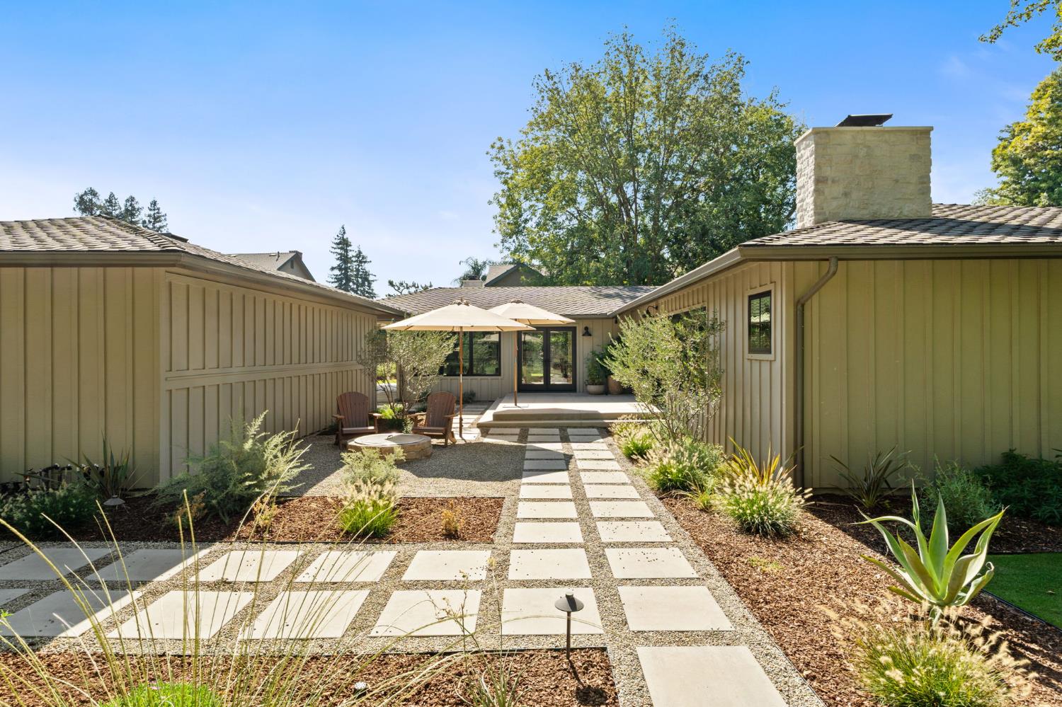 4933 N Wishon Ct, Fresno, CA 93704