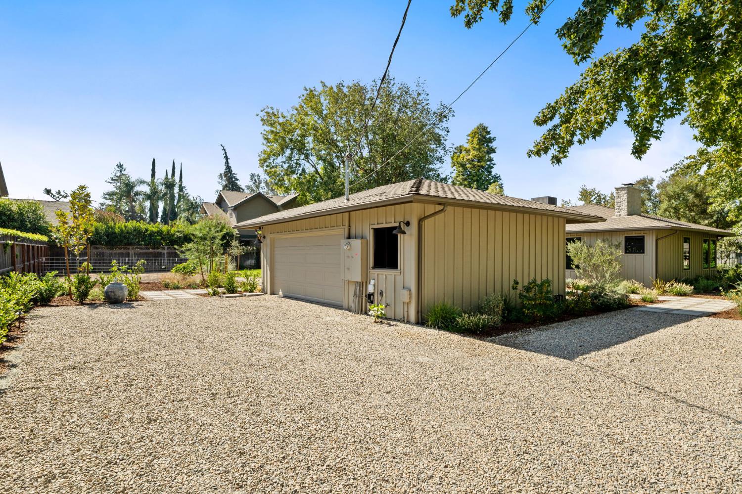 4933 N Wishon Ct, Fresno, CA 93704