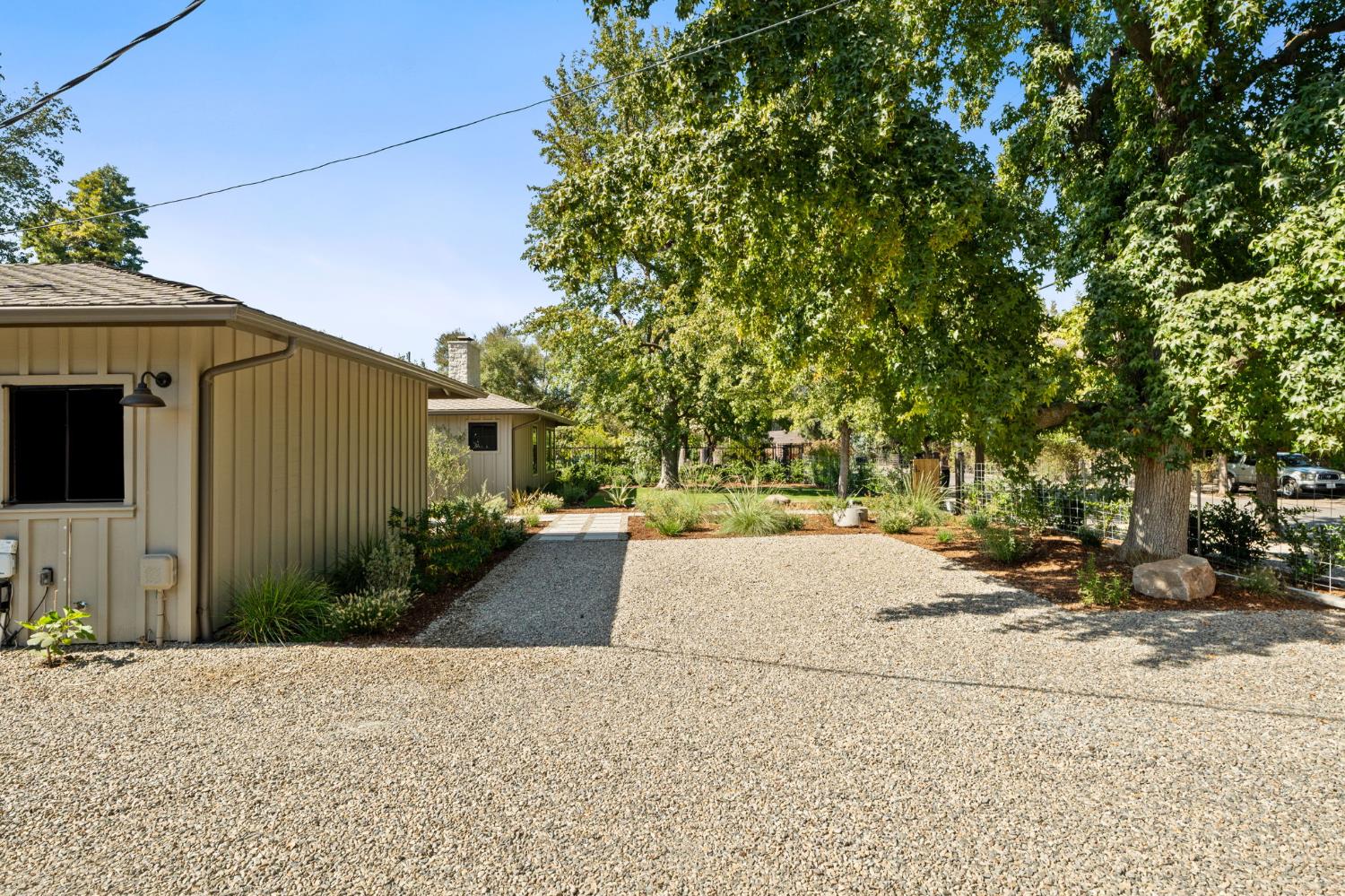 4933 N Wishon Ct, Fresno, CA 93704